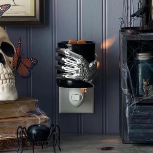 Scentsy Goulish Grip Mini Warmer NEW